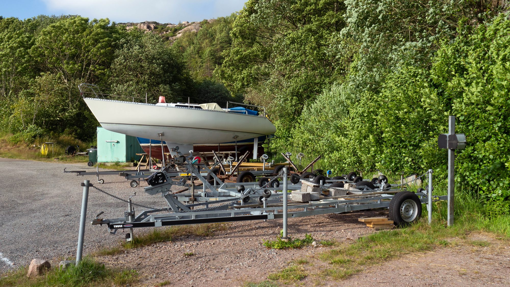 Motorbåd på bådtrailer